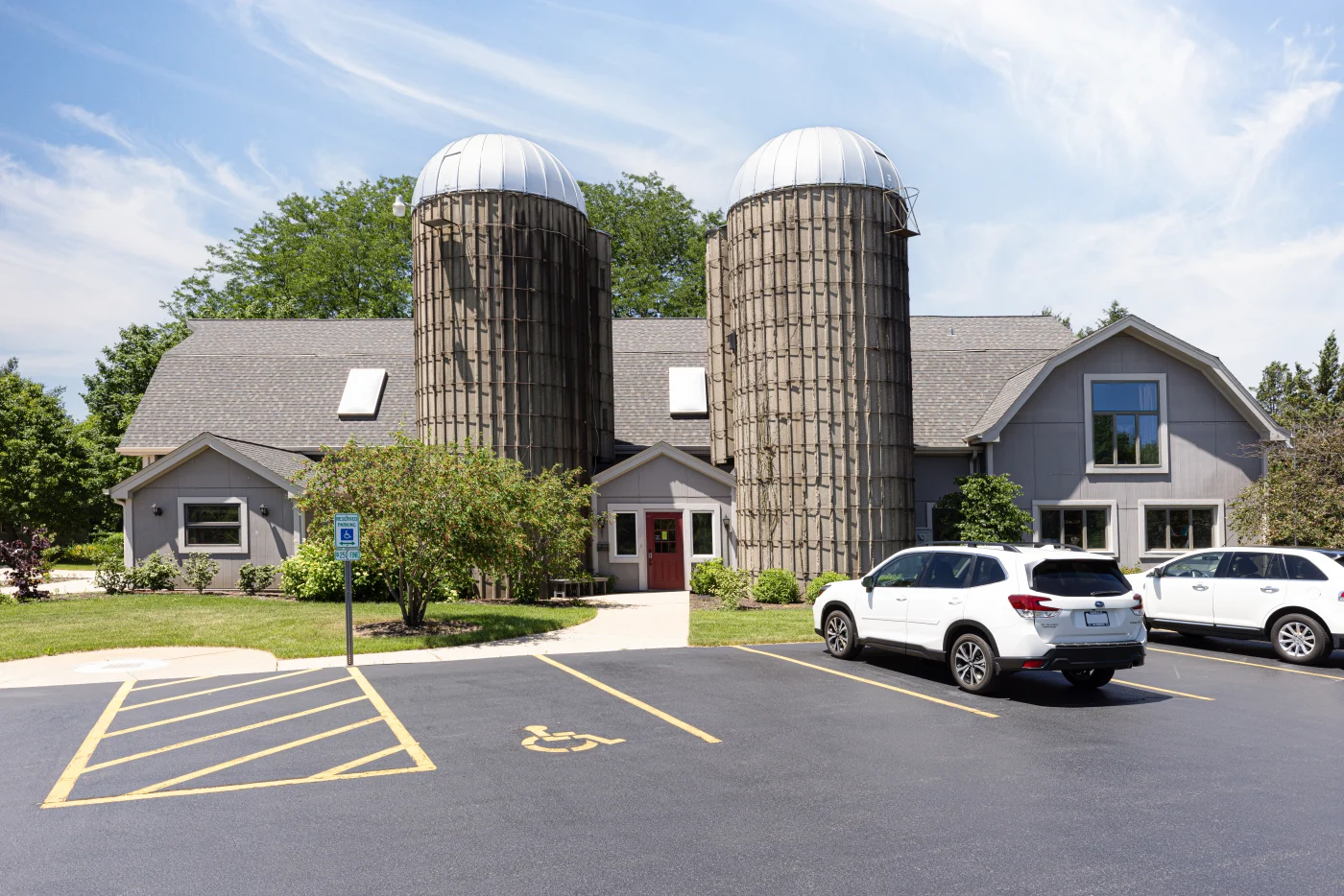 Commercial building with asphalt shingle roof in Geneva, IL