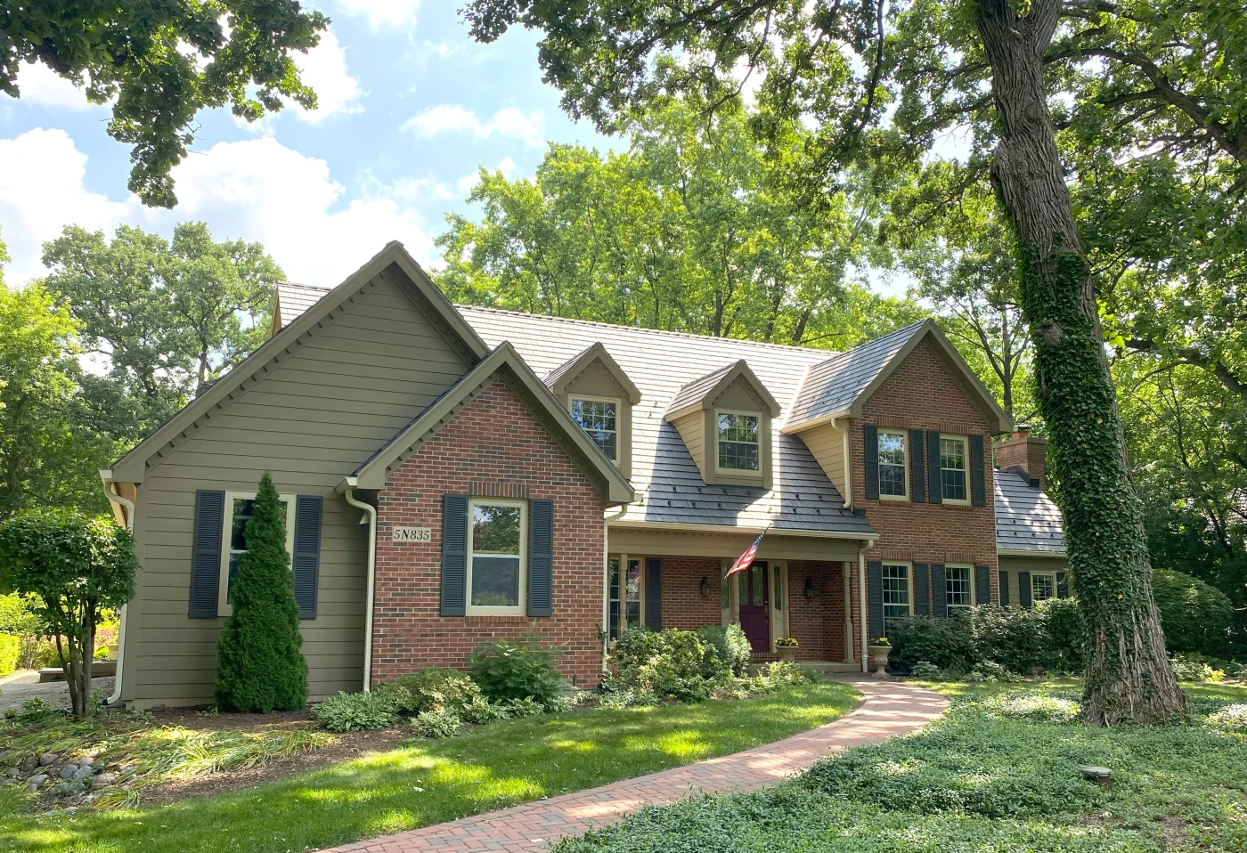 new DaVinci synthetic roof installation on home in River Forest